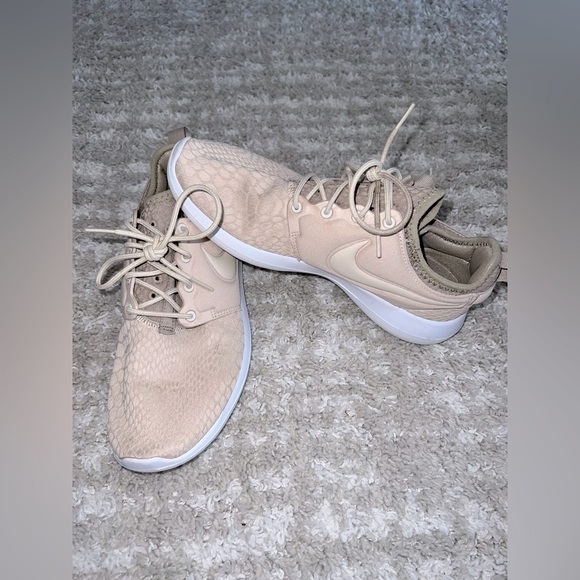 Nike Beige Snakeskin Roshe Runs - Picture 1 of 7